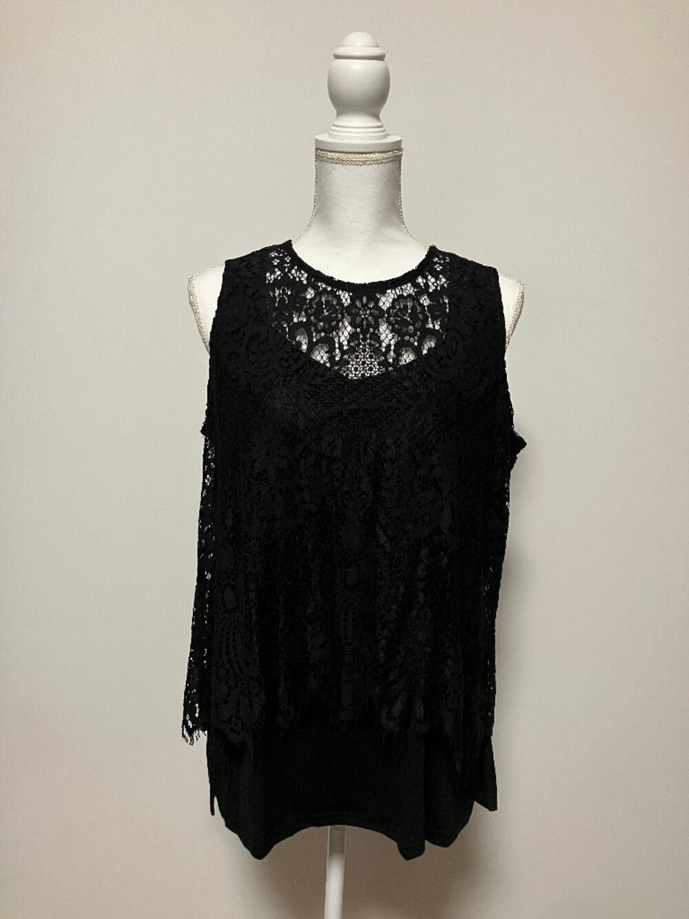 NWT DG2 by Diane Gilman Black Mixed Media Floral Lace Overlay Easy Tank Top M